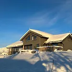 Modern Comfort Perfect For Families And Groups